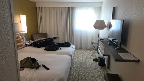 The room at the Mercure. Bags down, camera up, straight back out.