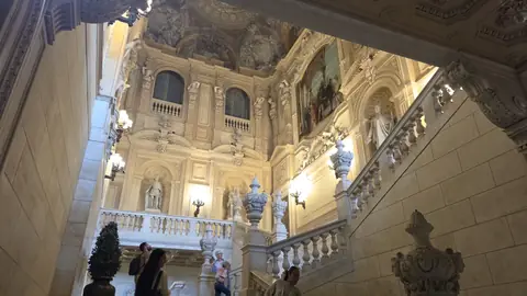 Into the Royal Palace, and the day disappears inside it.