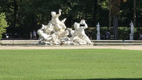 A fountain group in the gardens, in full flight.