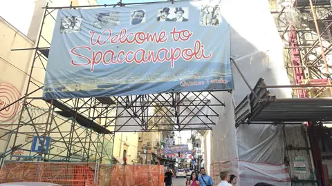 “Welcome to Spaccanapoli”, strung across the street on a banner.