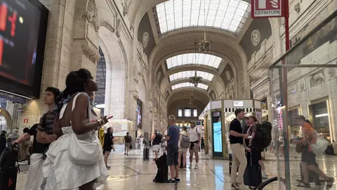 Milano Centrale, one last time, under that roof.
